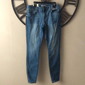 Tommy Hill figure legging jeans